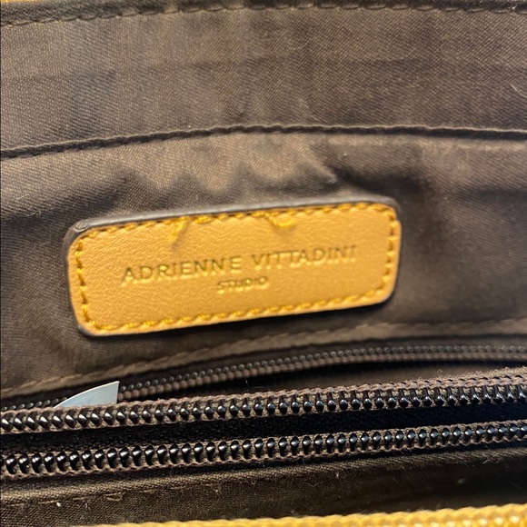 GUC ADRIENNE VITTADINI Striped Shoulder Handbag w/Long Strap - Picture 12 of 13